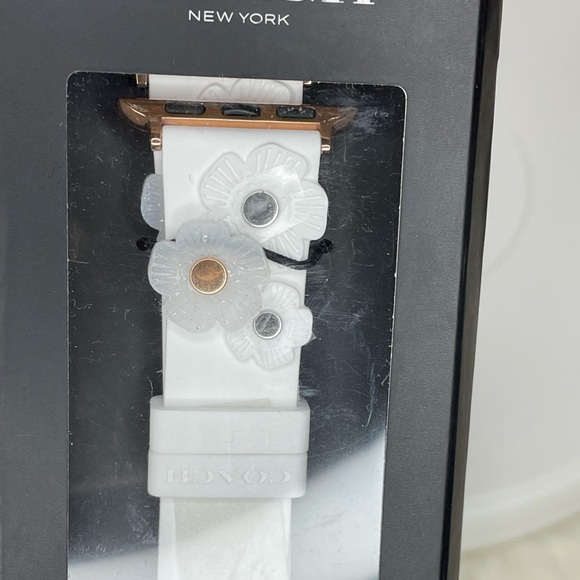 SOLD new in-box Coach Apple watch white Tea Rose flower Silicon strap 38mmx 40m - Picture 6 of 7